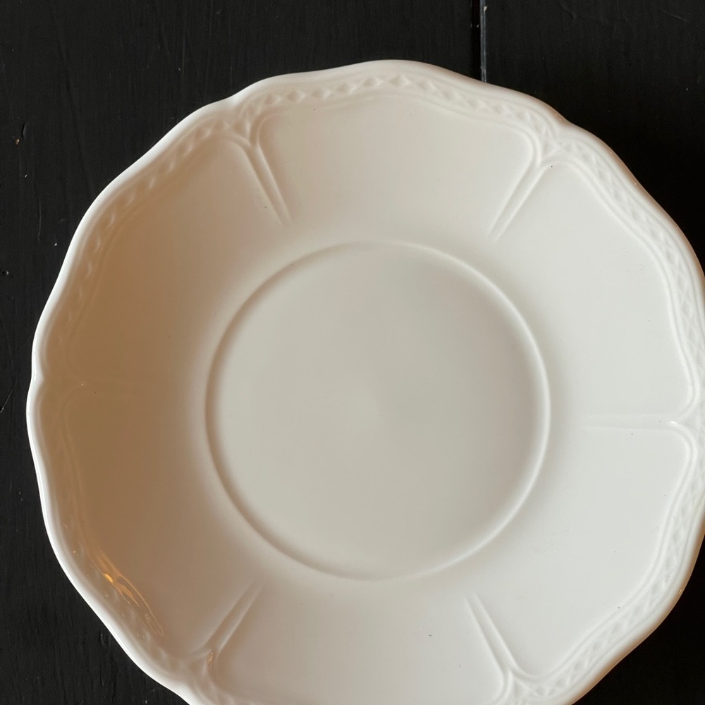 Wedgwood traditions heirloom set of 6 saucers